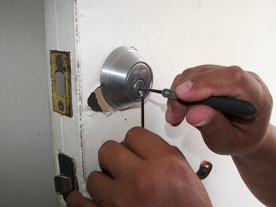 fixing a doorlock